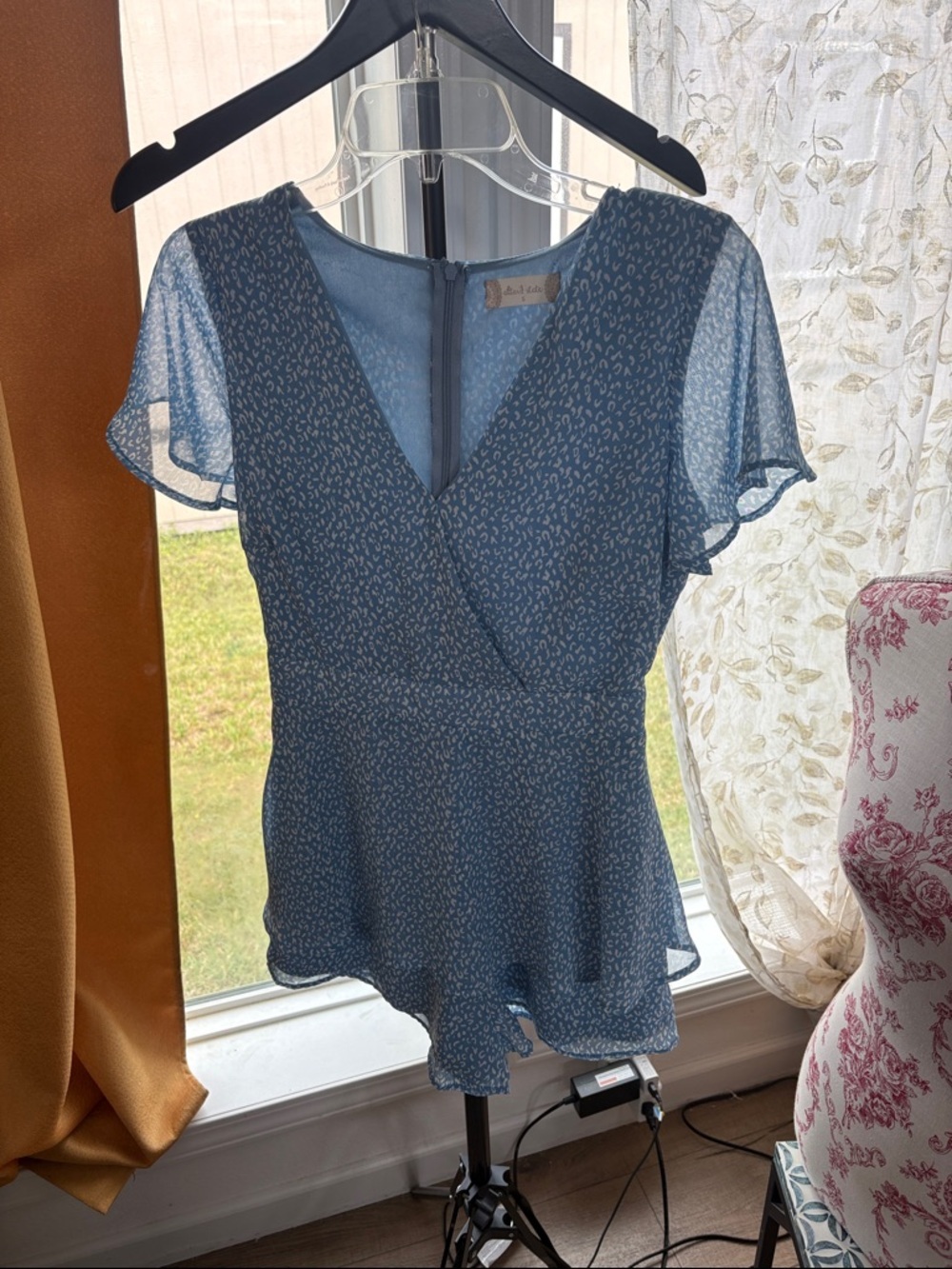 Altar’d State the Sherrie Romper Animal Printed‎ Blue Flutter-Sleeve SZ S